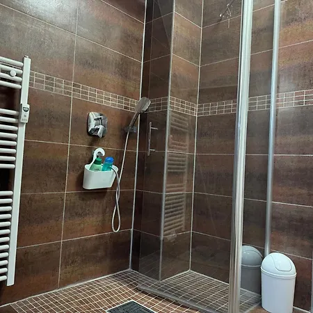 3 Fuer Bis 5 Personen-wlan- Pakplatz Apartment *
